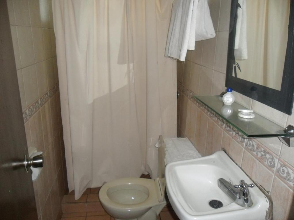 Tagaytay Econo Hotel Tagaytay City Phòng bức ảnh